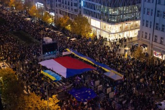 Na Václavskom námestí v Prahe demonštrovali desaťtisíce ľudí proti strachu. Vysl