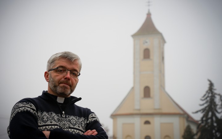 „Riešime, či prijať Eucharistiu pokľačiačky alebo do rúk. Nemám nič proti tomu p