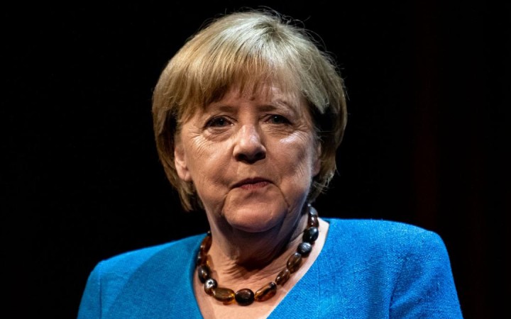 Merkelová chcela ešte pred vojnou stretnutie európskych lídrov spolu s Putinom