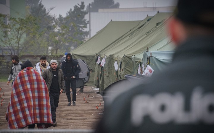 Ministerstvo vnútra znižuje počet stanov v tábore v Kútoch o polovicu