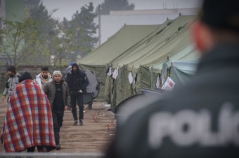 Ministerstvo vnútra znižuje počet stanov v tábore v Kútoch o polovicu