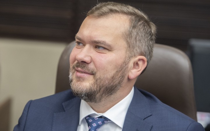 Budem rešpektovať vývoj situácie, nie som prilepený k žiadnej stoličke