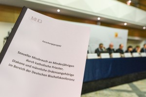 Čo hovorí nemecká správa o sexuálnom zneužívaní v katolíckej cirkvi 