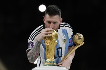 Messiho futbalová nesmrteľnosť, slzy veľkých hviezd aj pád veľmoci