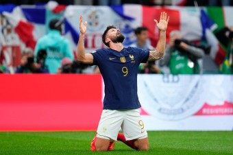 Futbalový útočník Olivier Giroud sa verejne hlási k viere v Ježiša Krista, upozo