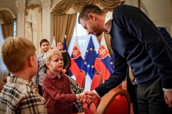 Premiér prijal na úrade vlády deti z detského domova v Piešťanoch