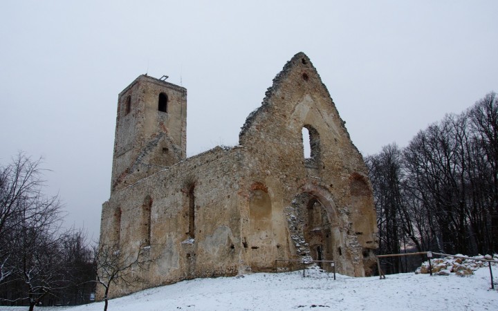 Kláštor a kostol pri Dechticiach zachraňujú dobrovoľníci už desaťročia