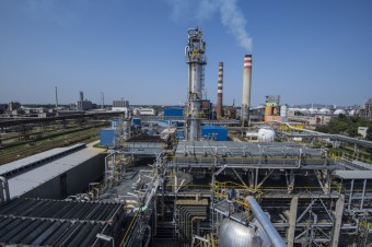 Maďarský ropný gigant MOL zažaluje slovenskú vládu za neočakávanú daň