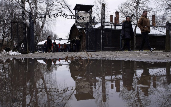 V bývalom tábore Auschwitz-Birkenau si pripomenuli obete holokaustu