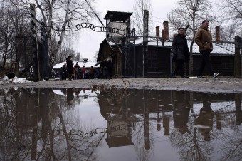 V bývalom tábore Auschwitz-Birkenau si pripomenuli obete holokaustu