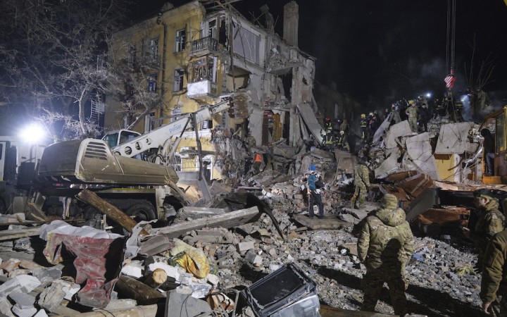 Ruská raketa zničila obytný dom v Kramatorsku