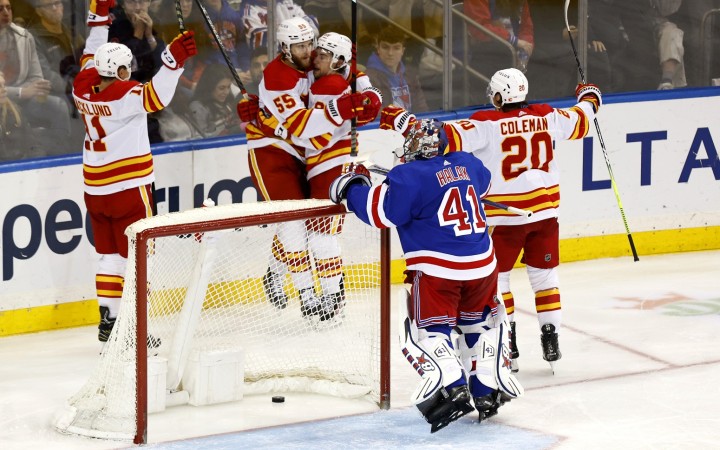 Hokejisti New Yorku Rangers v bránke so Slovákom Jaroslavom Halákom zdolali v no