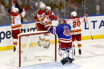 Hokejisti New Yorku Rangers v bránke so Slovákom Jaroslavom Halákom zdolali v no
