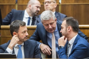 Poslanci OĽaNO chceli za podržanie vlády odvolanie Lengvarského, Heger bol proti