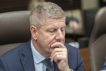 Komisia ho schválila, no Lengvarský nie je spokojný, lebo prešiel len tesne