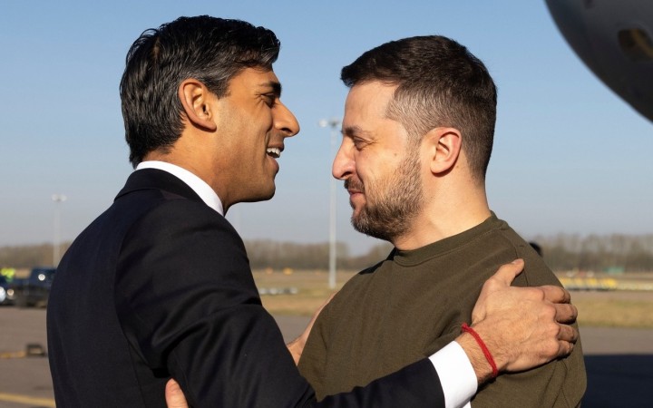 Volodymyr Zelenskyj pristál v stredu na londýskom letisku Stansted. Buckinghamsk
