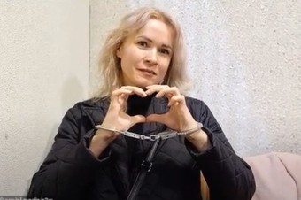 Ruská novinárka dostala šesť rokov za správu o útoku na divadlo v Mariupole