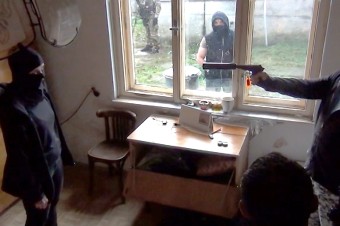 Je to dánsko-česko-americký dokument. Nevadí?