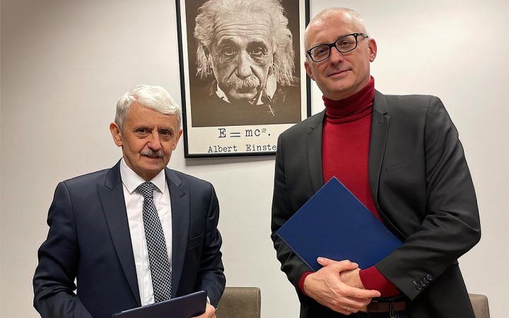 Prešiel len jeden mesiac, Dzurinda je z kola von a Kollár sa spája s Hegerom