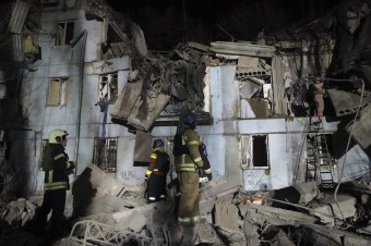  Pri ruskom útoku na bytovku v Záporoží zahynuli najmenej dvaja civilisti