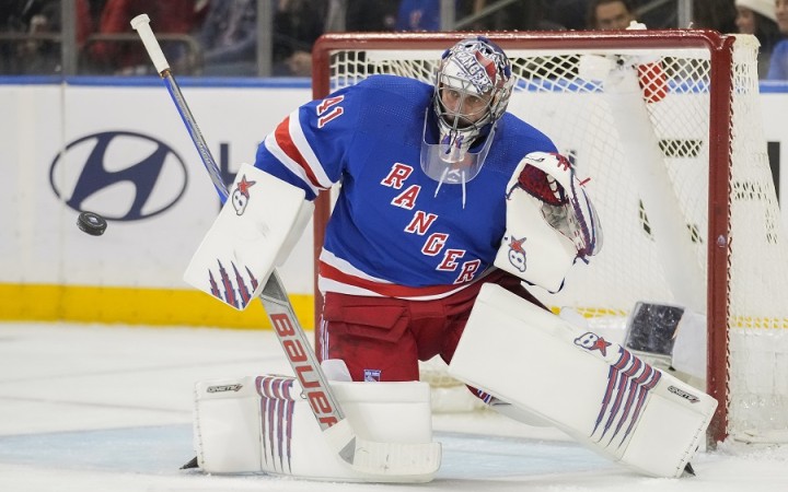 Halák nezabránil prehre Rangers s Ottawou, Černák nedohral proti Penguins