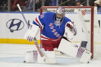 Halák nezabránil prehre Rangers s Ottawou, Černák nedohral proti Penguins