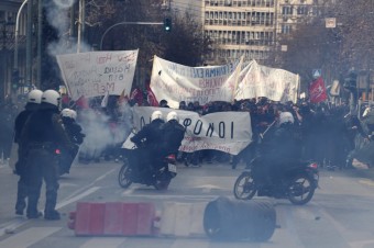 Gréckom po železničnej tragédii otriasajú demonštrácie a štrajky