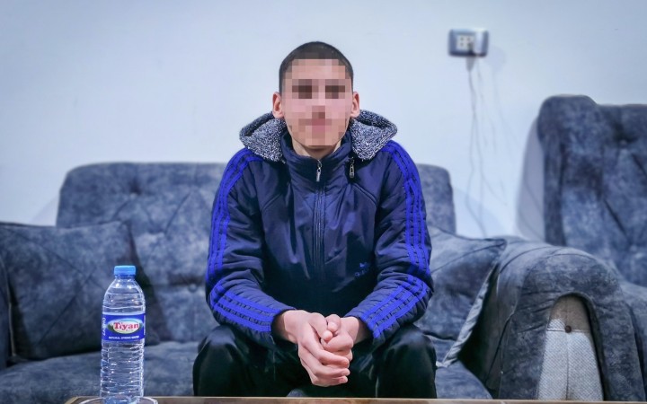 Hnevám sa na otca, že nás priviedol do Sýrie