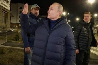 Putin prišiel do Mariupolu v noci, „ako sa na zlodeja patrí“, uviedla Ukrajina