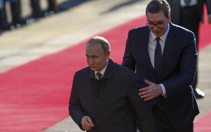 Srbský prezident Vučič kritizoval medzinárodný zatykač na Putina