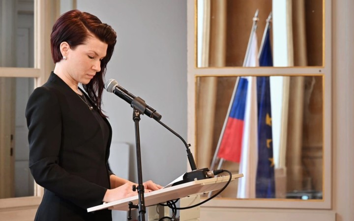 Kto kričí, ten sa zväčša čohosi bojí. Sila je dnes predsa úplne inde