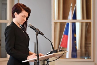Kto kričí, ten sa zväčša čohosi bojí. Sila je dnes predsa úplne inde
