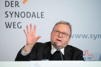Pápež „zosadil“ pre kauzy zneužívania biskupa Bodeho. Chce takto oslabiť synodu?