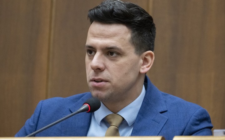 Poslanci odvolali Kristiána Čekovského z funkcie šéfa kultúrneho výboru