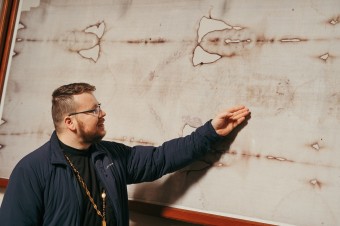 Kópia plachty, v ktorej bolo Ježišovo telo, je už dvadsať rokov aj na Slovensku