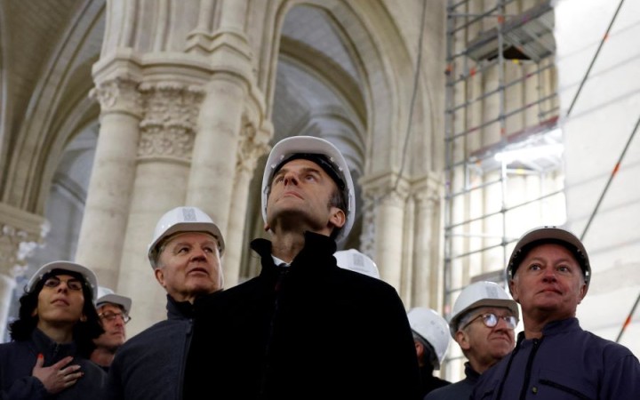 Macron sa oboznámil s postupom renovácie katedrály Notre-Dame