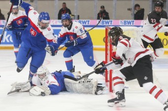 Slováci boli od bronzu 70 sekúnd, s Kanadou prehrali 3:4 v predĺžení