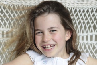 Britský princ William a jeho manželka Kate zverejnili novú fotografiu svojej dcé