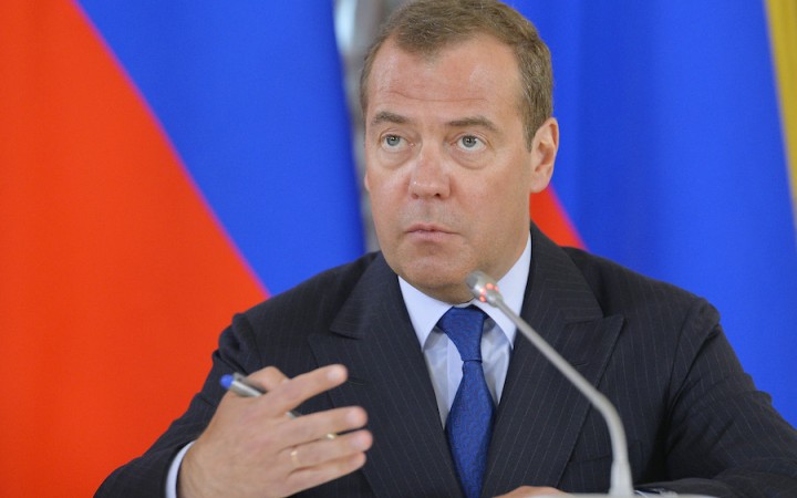 Ruský exprezident Medvedev vyzval na fyzickú likvidáciu Zelenského