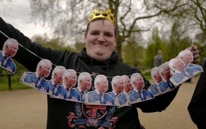 V Londýne budú dnes korunovať britského kráľa Karola III.