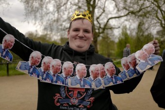 V Londýne budú dnes korunovať britského kráľa Karola III.