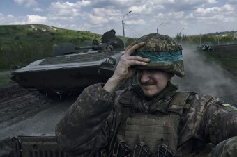 Po hrozbe stiahnutia sa Kremeľ sľúbil vagnerovcom viac munície