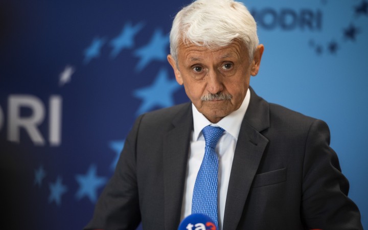 Úradnícka vláda podľa Dzurindu prispeje k upokojeniu situácie