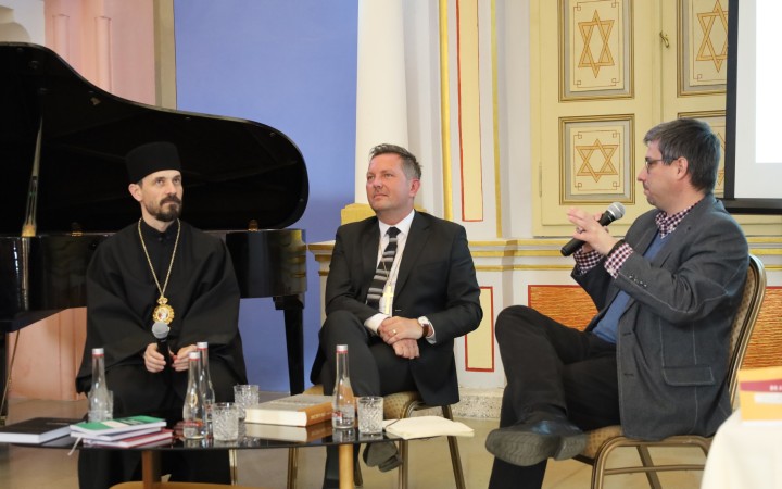 Biblia dáva odpoveď aj na súčasné otázky, nájdime si na ňu aspoň pár minút denne