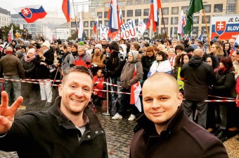 Republika valcuje sociálne siete, oslovuje mladých a chce vládu s Ficom a Dankom