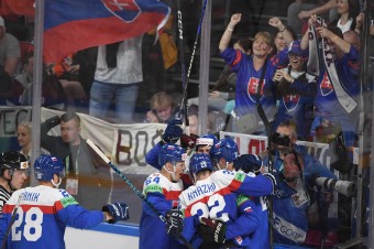 Slováci v druhom zápase po dráme zdolali domácich Lotyšov 2:1