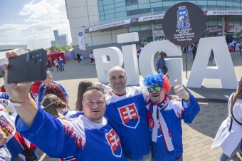 Slovenskí fanúšikovia okupujú Rigu, vykúpili všetky dresy