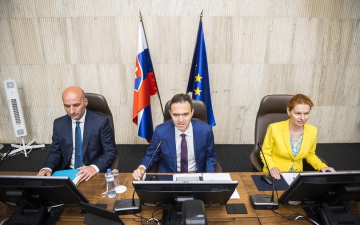Prvé zasadnutie úradníckej vlády