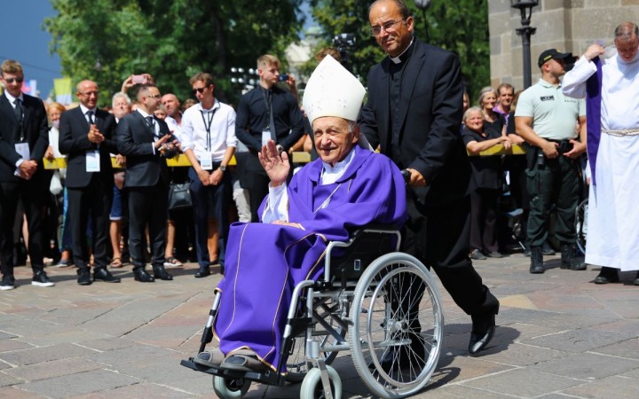 Zosnulý košický emeritný arcibiskup Alojz Tkáč bol známy aj svojím humorom. „Chy