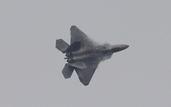 Stíhačky z USA a Kanady vzlietli k ruským bombardérom 